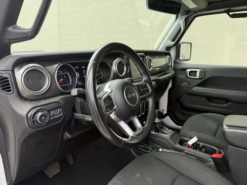 Used 2019 Jeep Wrangler Unlimited Sahara w/ Uconnect 4C Nav & Sound Group AWD/4WD image 12