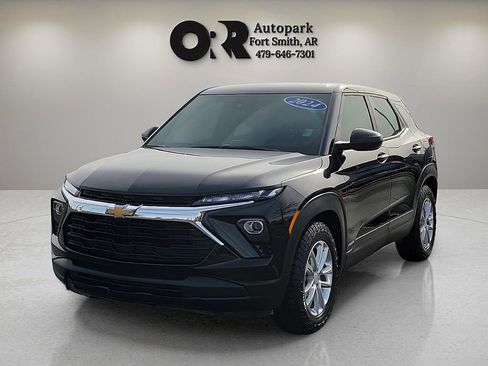 Used 2024 Chevrolet TrailBlazer LS w/ LS Convenience Package image 2