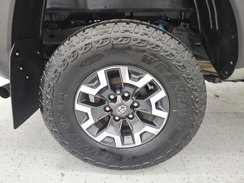 Certified 2023 Toyota Tacoma TRD Off-Road AWD/4WD image 8