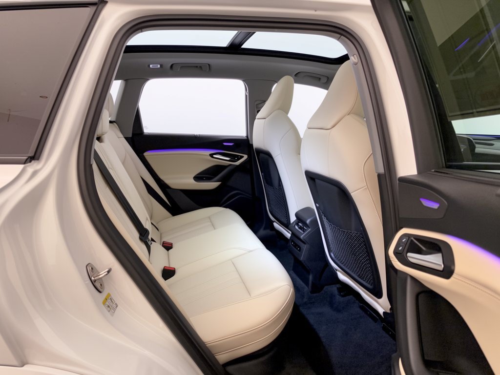 Used 2025 Audi Q6 e-tron Premium Plus w/ Premium Plus AWD/4WD image 29