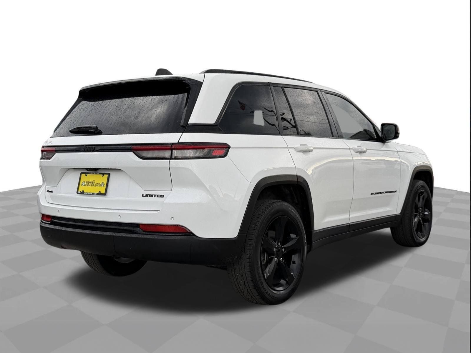 Used 2023 Jeep Grand Cherokee Limited w/ Black Appearance Package AWD/4WD image 5