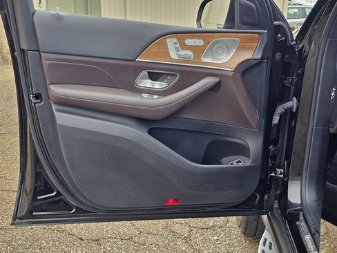 Used 2023 Mercedes-Benz GLS 450 4MATIC image 15