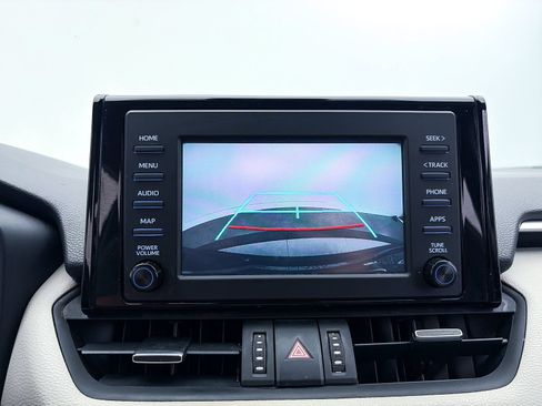 Used 2019 Toyota RAV4 XLE Premium w/ Carpet Mat Package FWD image 4