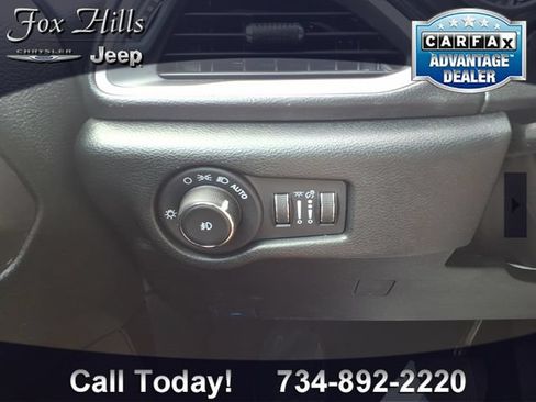 Used 2026 Chrysler Pacifica Select FWD image 17