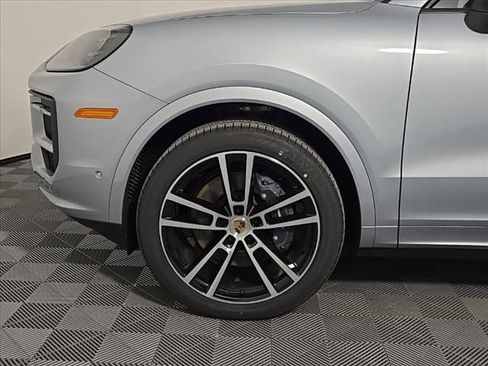 Certified 2025 Porsche Cayenne Coupe AWD/4WD image 11