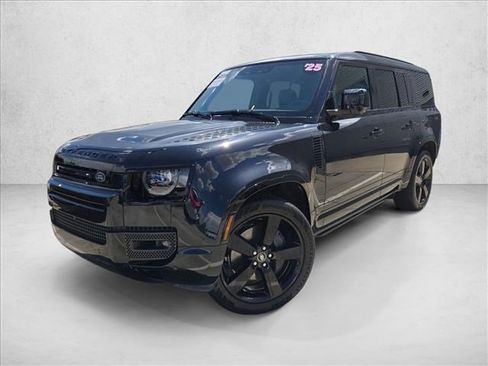 Used 2025 Land Rover Defender 130 X-Dynamic SE AWD/4WD image 1