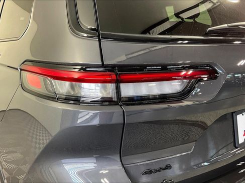New 2025 Jeep Grand Cherokee L Altitude AWD/4WD image 15