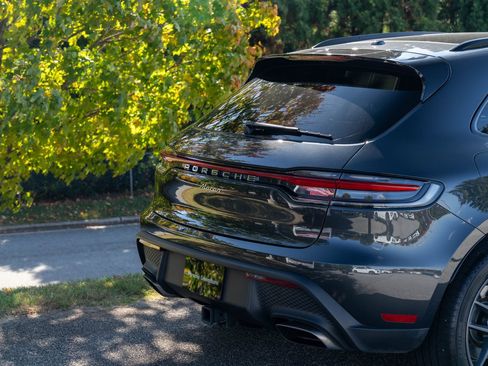 Certified 2025 Porsche Macan image 13