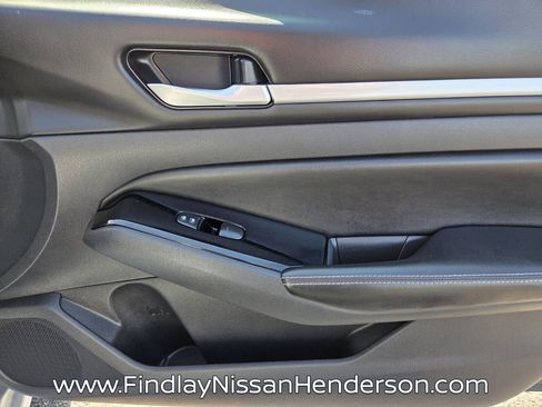 Used 2023 Nissan Altima 2.5 SV image 18
