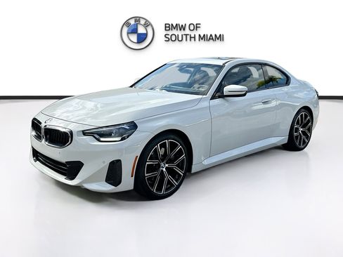 Certified 2024 BMW 230i 230i w/ Convenience Package image 3