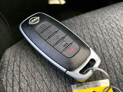 Used 2025 Nissan Rogue SV FWD image 15