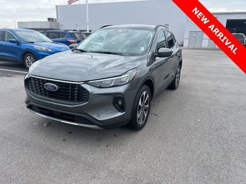 Used 2025 Ford Escape Platinum image 3