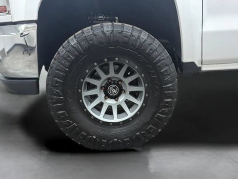 Used 2018 Chevrolet Silverado 1500 LT w/ All Star Edition AWD/4WD image 28