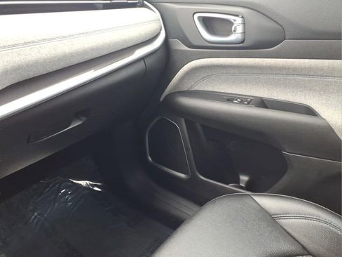 Used 2024 Jeep Compass Latitude AWD/4WD image 23