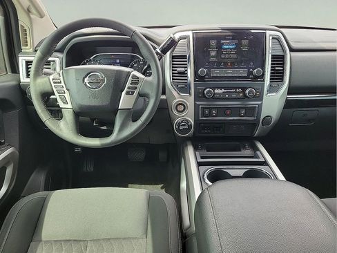Used 2021 Nissan Titan SV w/ SV Convenience Package image 10