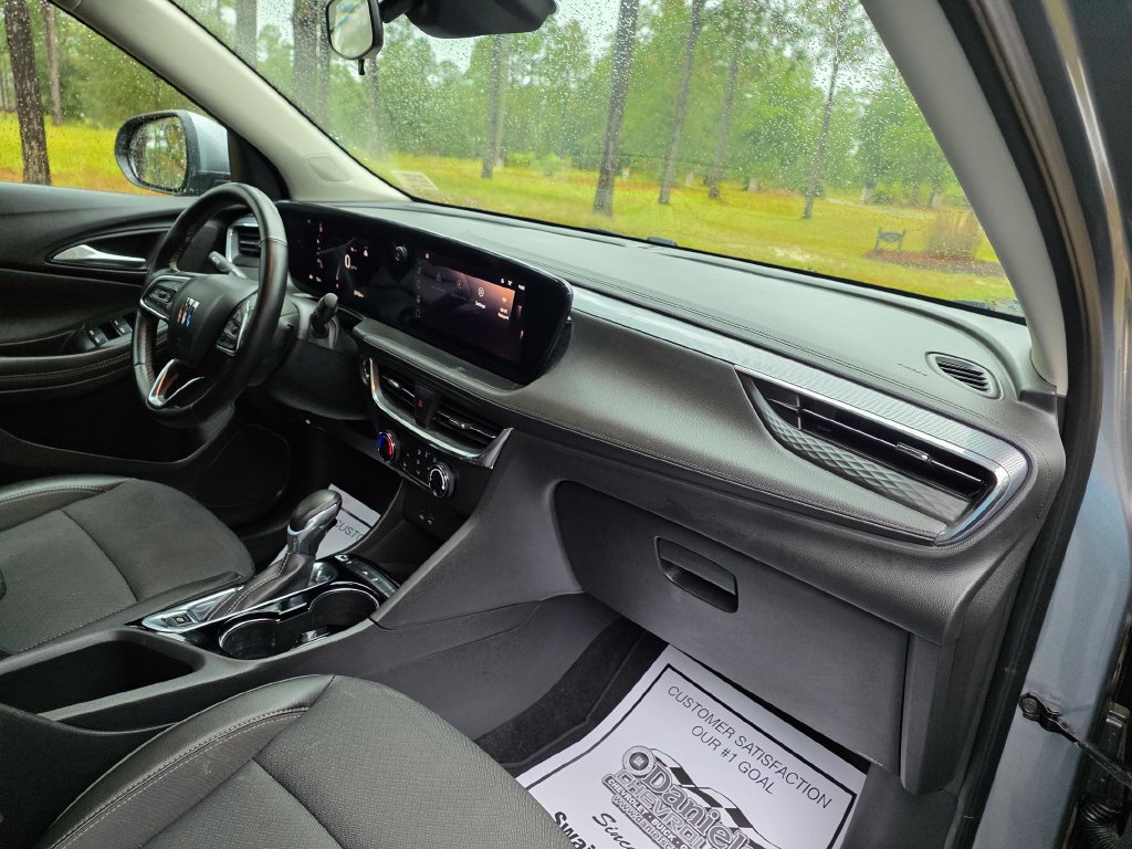 Used 2025 Buick Encore GX Preferred w/ Comfort Package FWD image 25