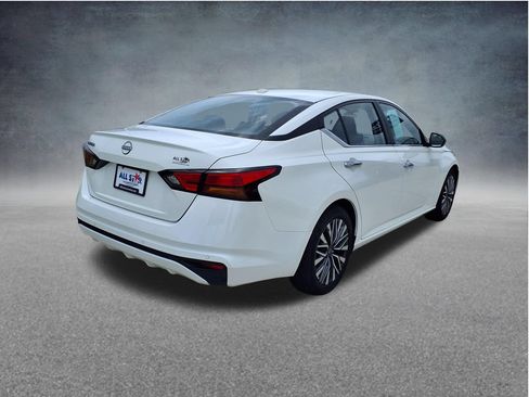 Used 2025 Nissan Altima 2.5 SV FWD image 8