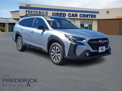 Certified 2025 Subaru Outback Premium AWD/4WD image 1