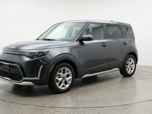 Used 2025 Kia Soul LX w/ LX Technology Package FWD image 3