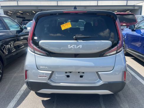 Used 2023 Kia Soul LX w/ LX Technology Package FWD image 7