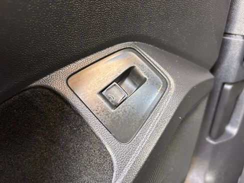 Used 2024 Volkswagen Tiguan SE image 35