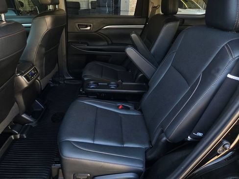 Used 2019 Toyota Highlander Limited AWD/4WD image 14