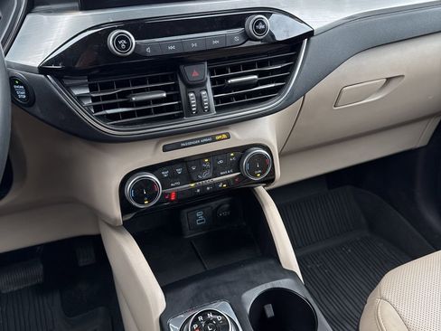 Certified 2022 Ford Escape Titanium w/ Class II Trailer Tow Package image 16