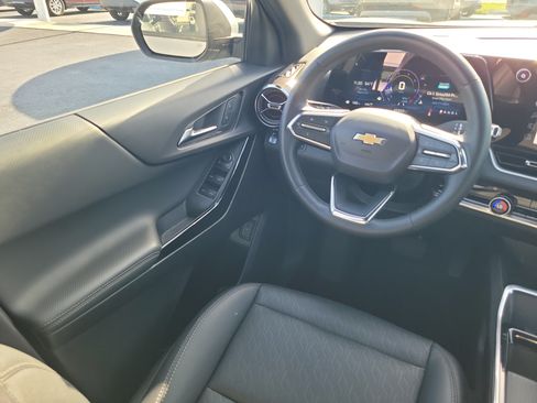 Used 2025 Chevrolet Equinox LT w/ Convenience Package II AWD/4WD image 13