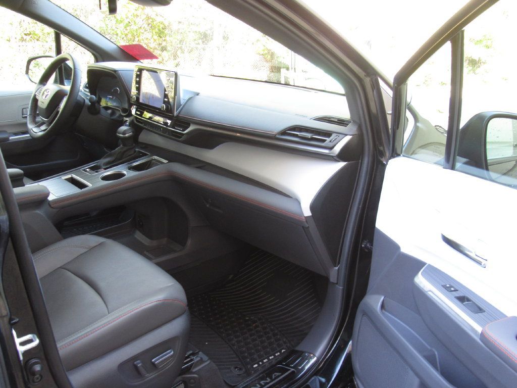Used 2024 Toyota Sienna XSE AWD/4WD image 19