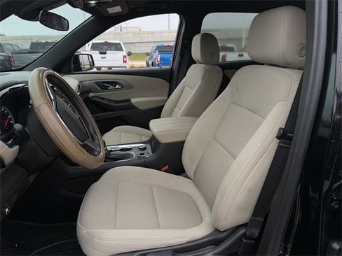 Used 2023 Chevrolet Traverse LS image 25