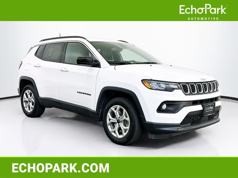 Used 2025 Jeep Compass Latitude AWD/4WD image 1