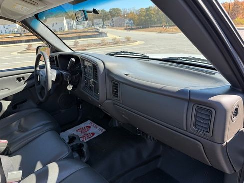 Used 2005 GMC Sierra 2500 W/T w/ Heavy-Duty Power Package image 19