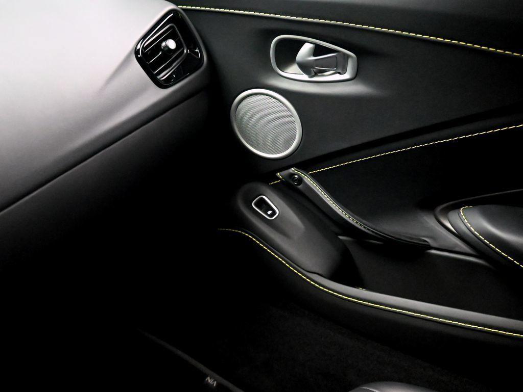 Used 2022 Aston Martin V8 Vantage Coupe RWD image 26