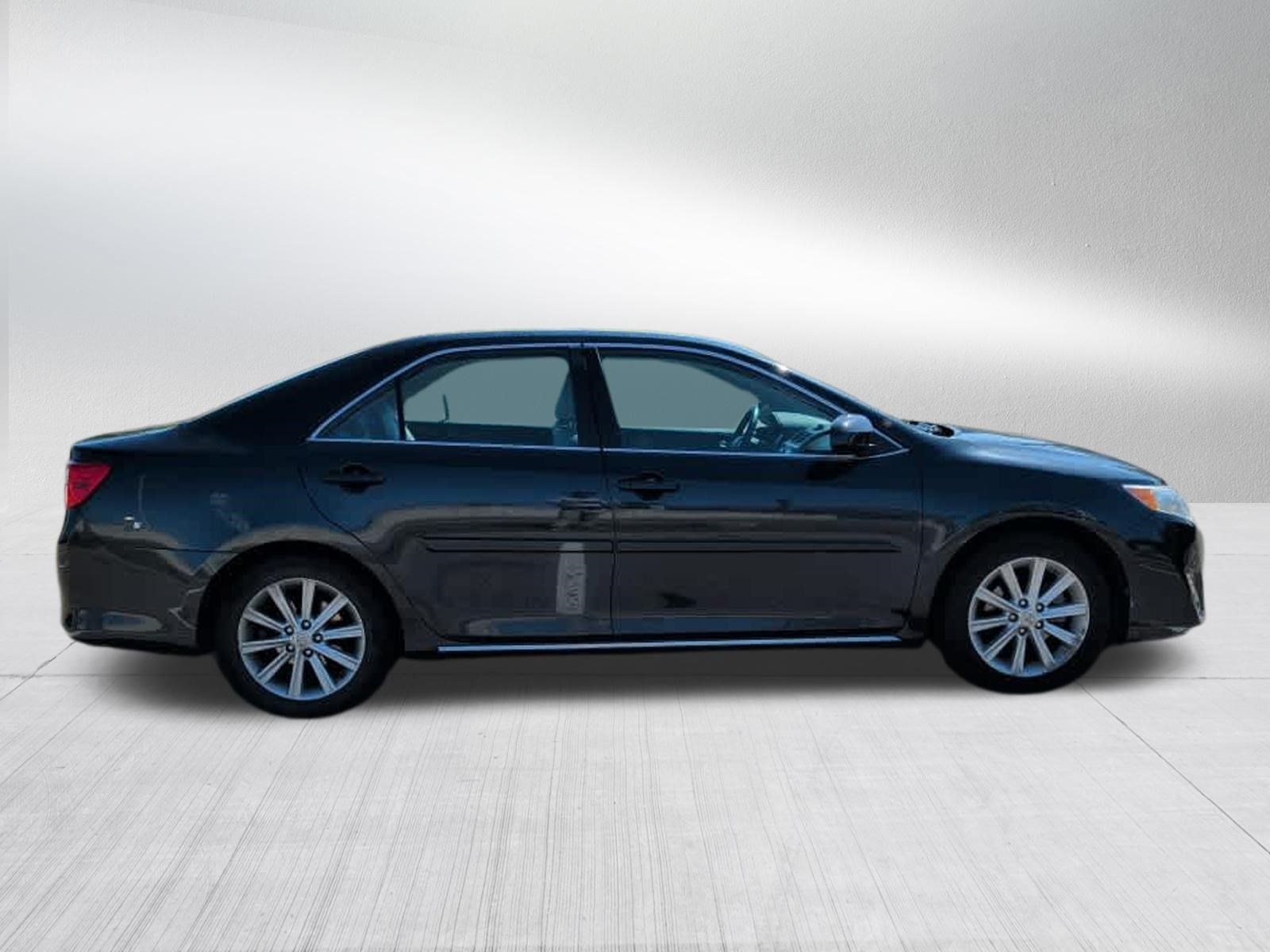 Used 2013 Toyota Camry XLE w/ Leather Pkg FWD image 8
