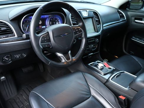 Used 2015 Chrysler 300 Limited w/ Driver Convenience Group RWD image 2