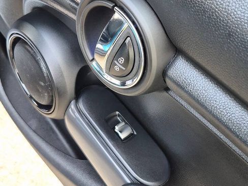 Used 2015 MINI Cooper 4-Door Hardtop FWD image 41