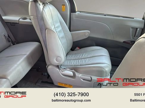 Used 2014 Toyota Sienna XLE w/ Entertainment Package AWD/4WD image 28