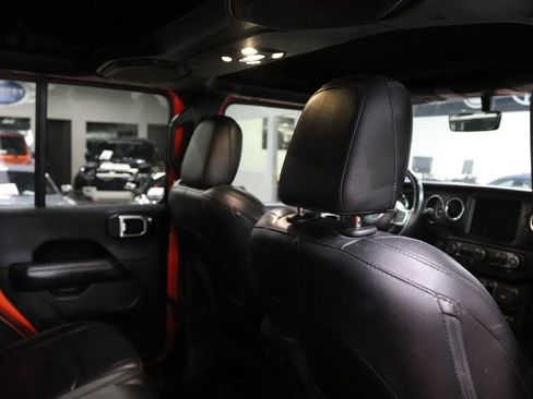 Used 2019 Jeep Wrangler Unlimited Sahara image 20