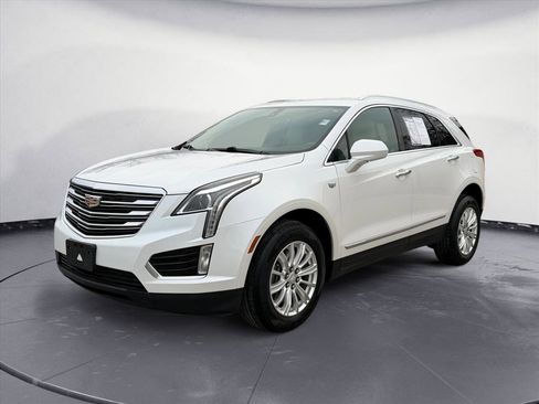 Used 2017 Cadillac XT5 FWD image 2