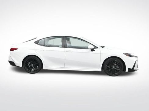 Used 2025 Toyota Camry SE FWD image 4