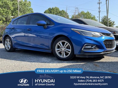 Used 2017 Chevrolet Cruze LT w/ Sun And Sound Package FWD image 1