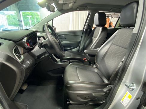 Used 2021 Chevrolet Trax LT FWD image 17