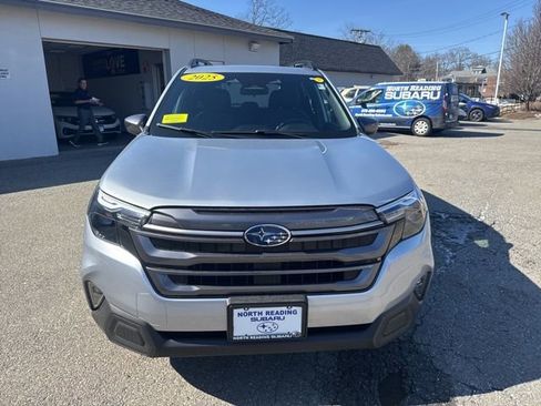 Used 2025 Subaru Forester Premium image 8