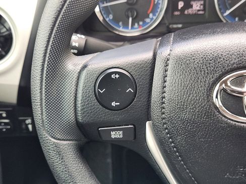 Used 2019 Toyota Corolla LE image 28