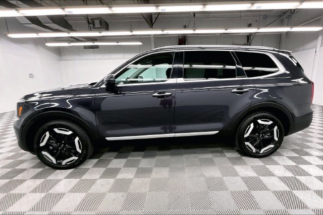 Used 2025 Kia Telluride S AWD/4WD image 14