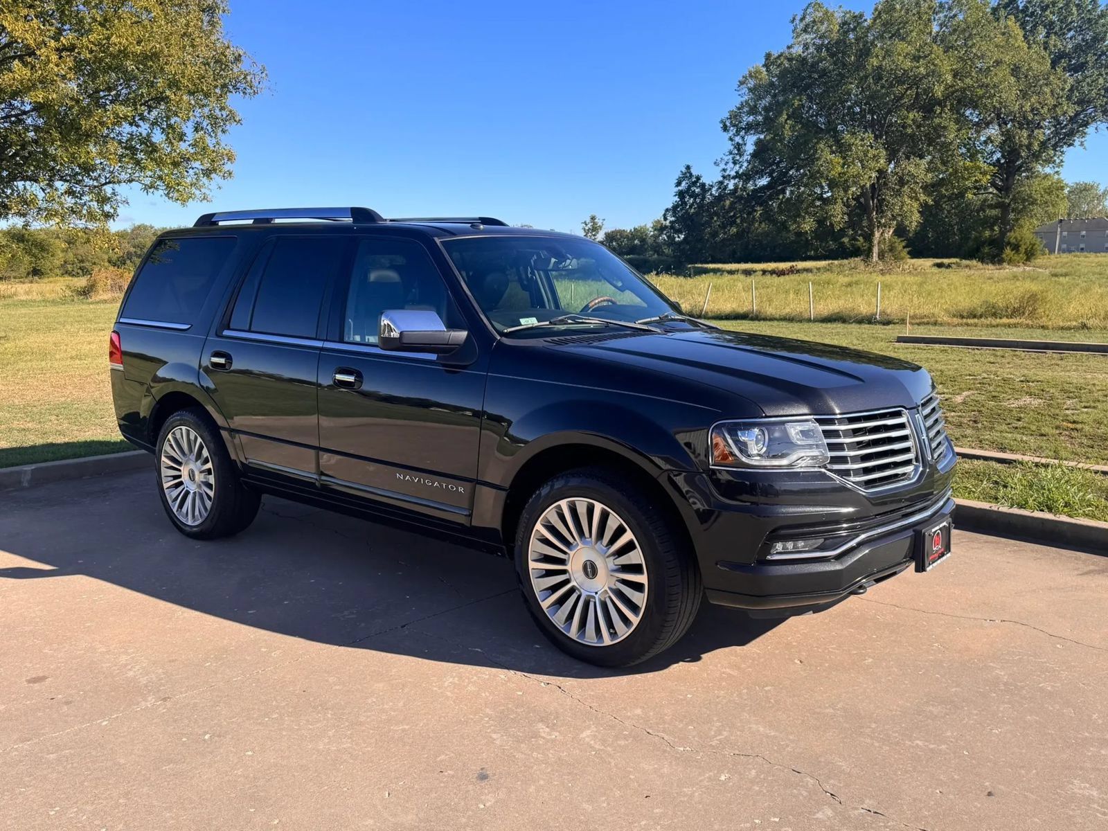 Used 2015 Lincoln Navigator 4WD image 1