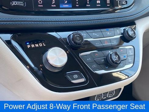 Used 2021 Chrysler Pacifica Touring-L image 15