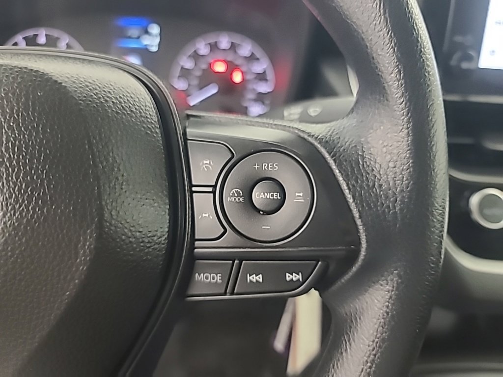 Used 2025 Toyota Corolla LE FWD image 30