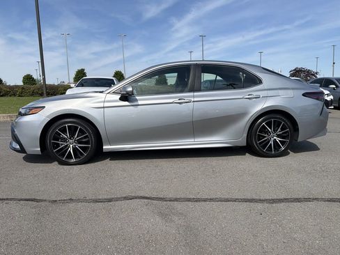 Used 2024 Toyota Camry SE FWD image 2
