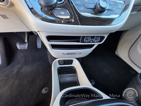 Used 2023 Chrysler Pacifica Touring-L image 20